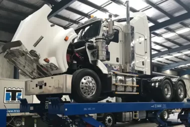 fleetservice-600x400 | TRS SERVICE Truck being serviced